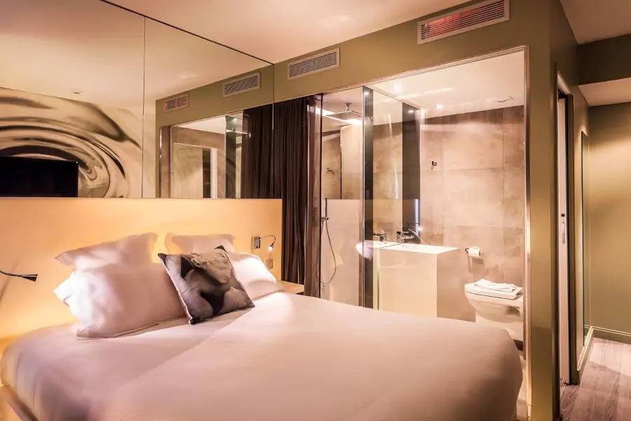 chambre et salle de bain